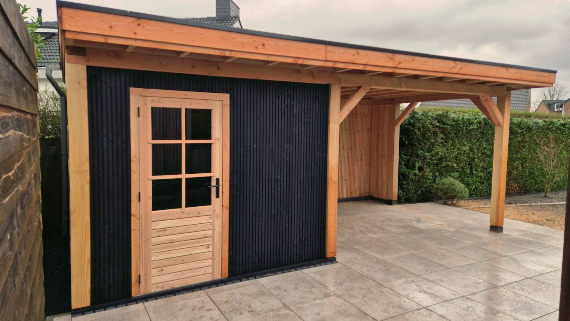 Tuinhuis met overkapping