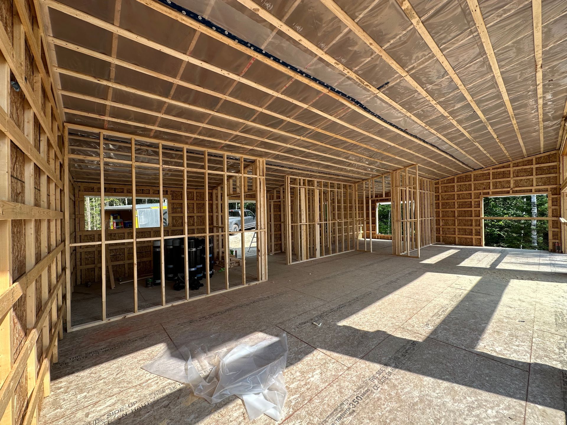 Illustration numérique d'un croissant de lune au visage endormi, niché sur un nuage, sur fond de ciel étoilé.