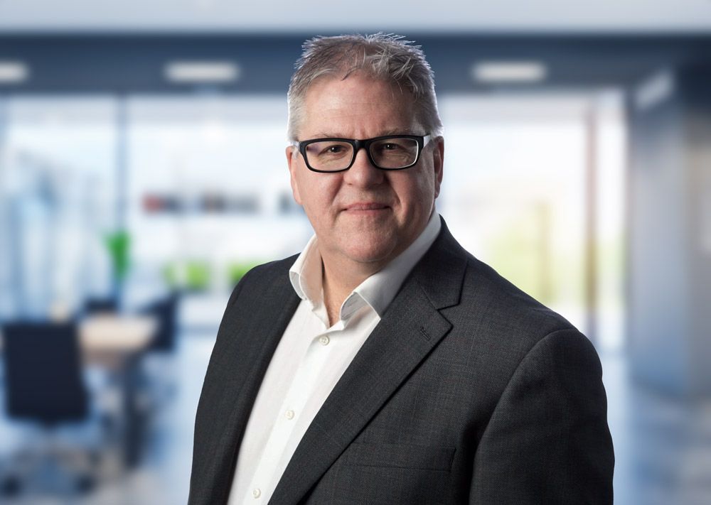 A front profile of Mike Hodgson