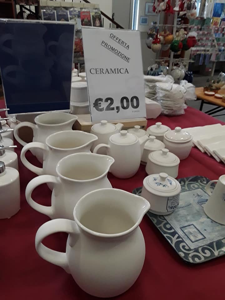 contenitori e tazze in ceramica