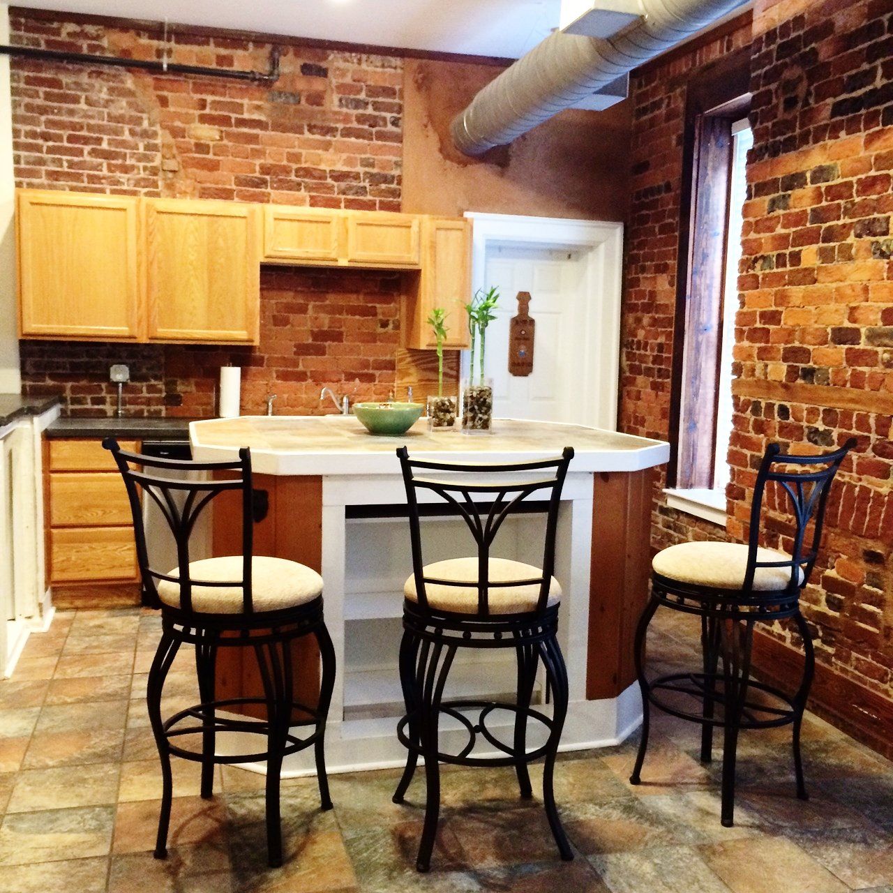 Kitchen & Dining Area