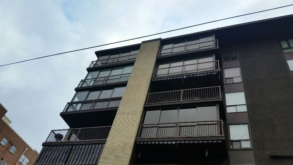 A tall building with a lot of windows and balconies