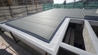 Finishing the roof of a building