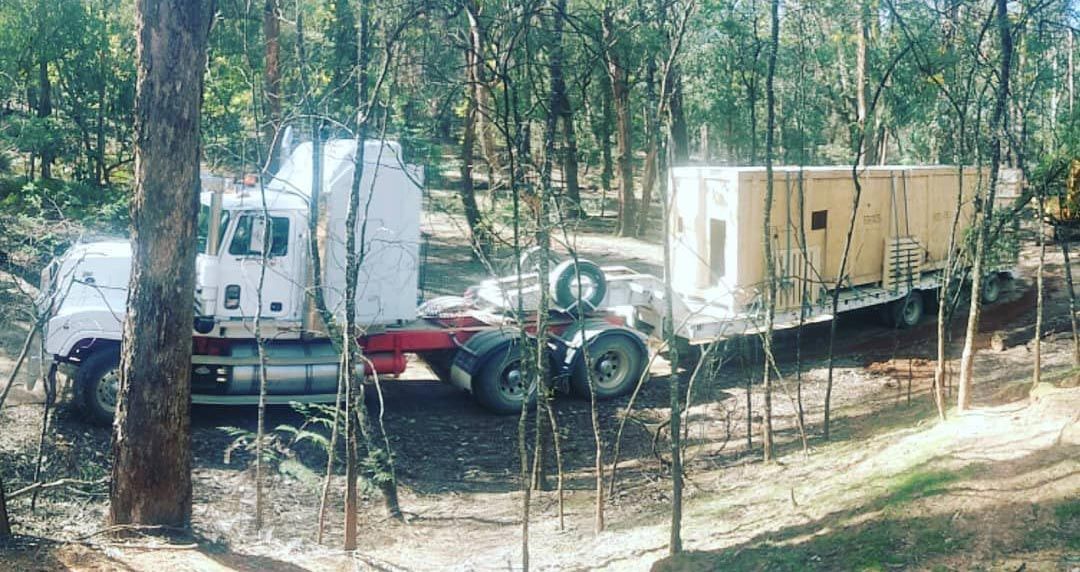 Mack tipper truck (with dogs)