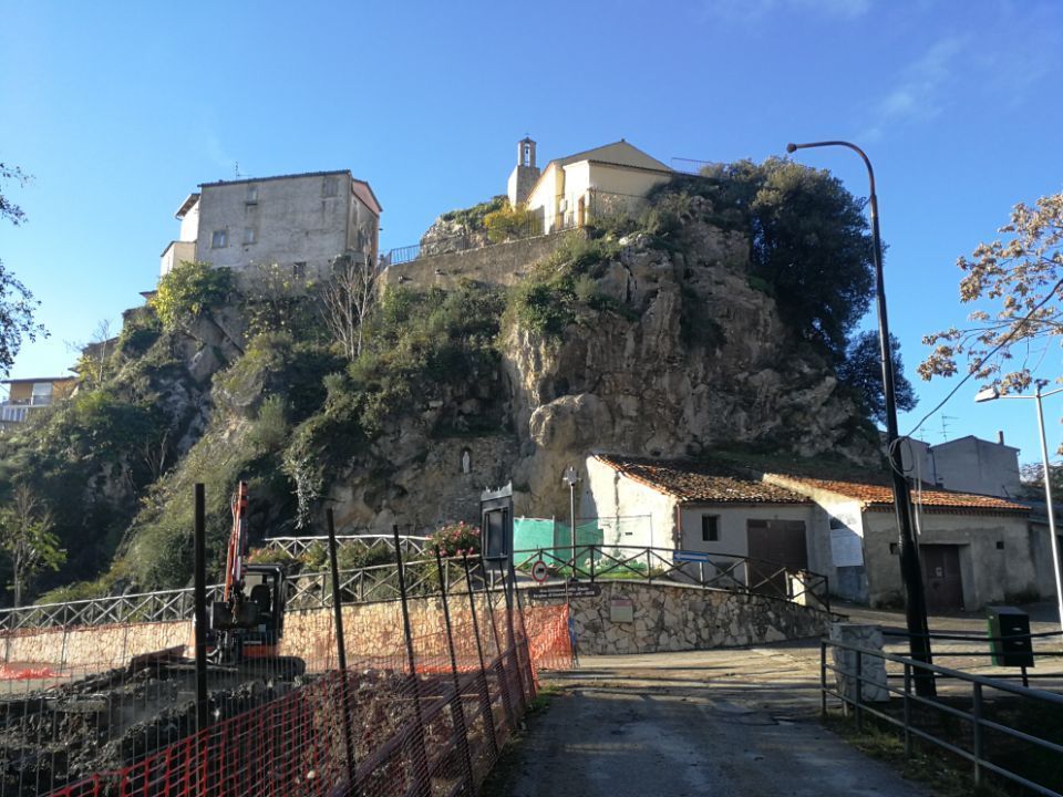 Messa in sicurezza costone roccioso in Italia