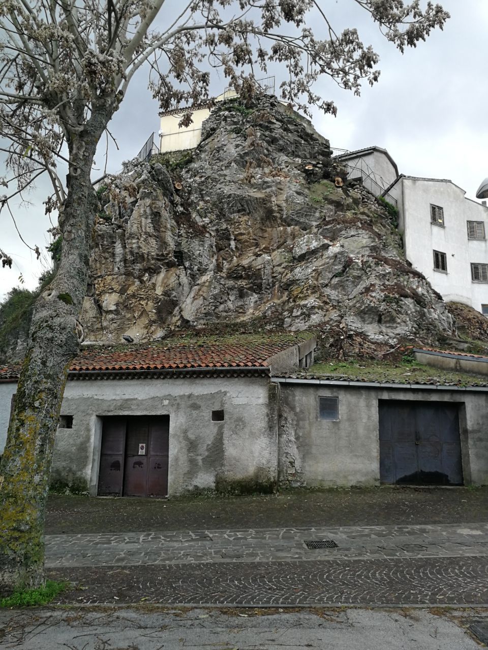 Realizzazione consolidamento versante