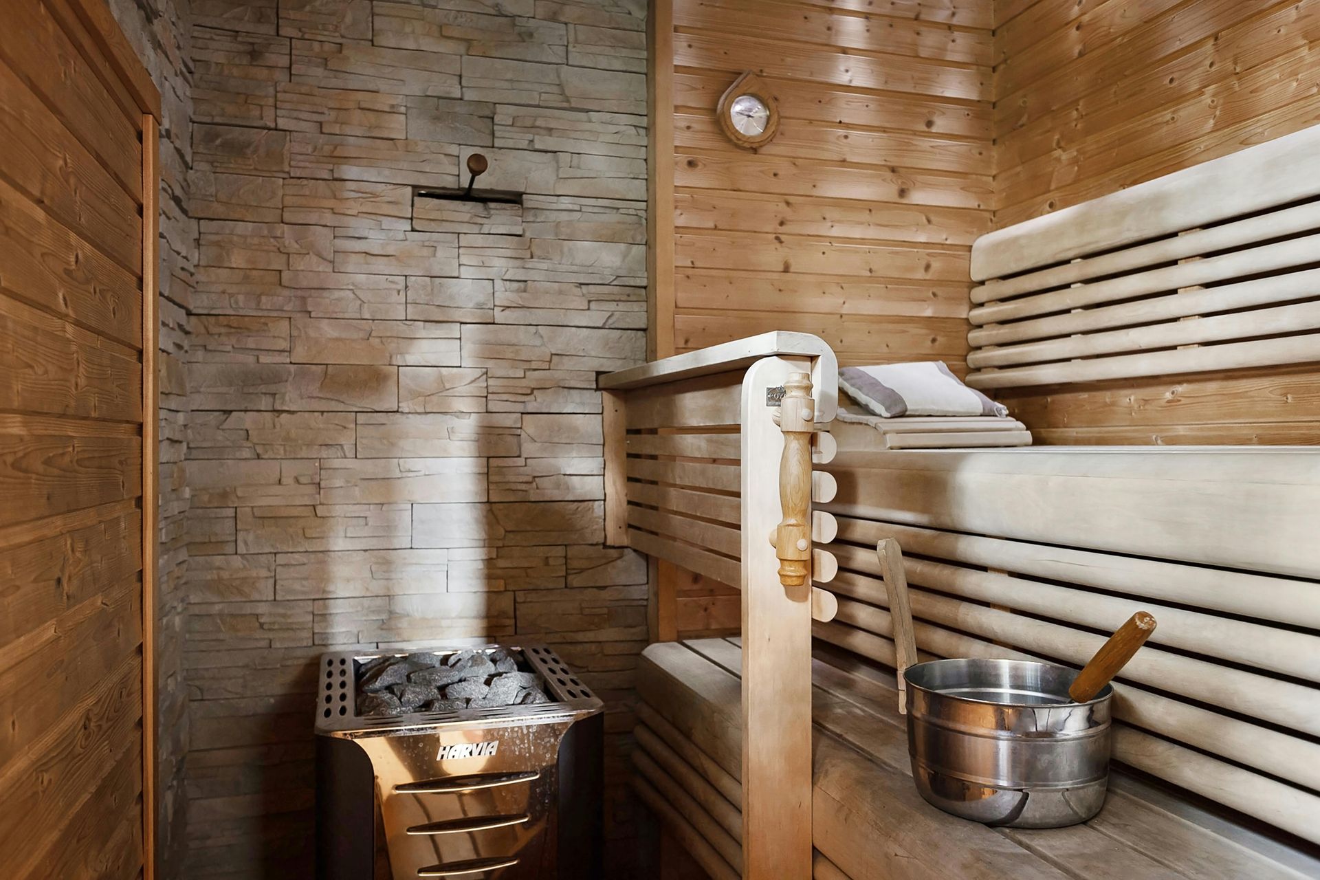 Modern Infrared Sauna Suite