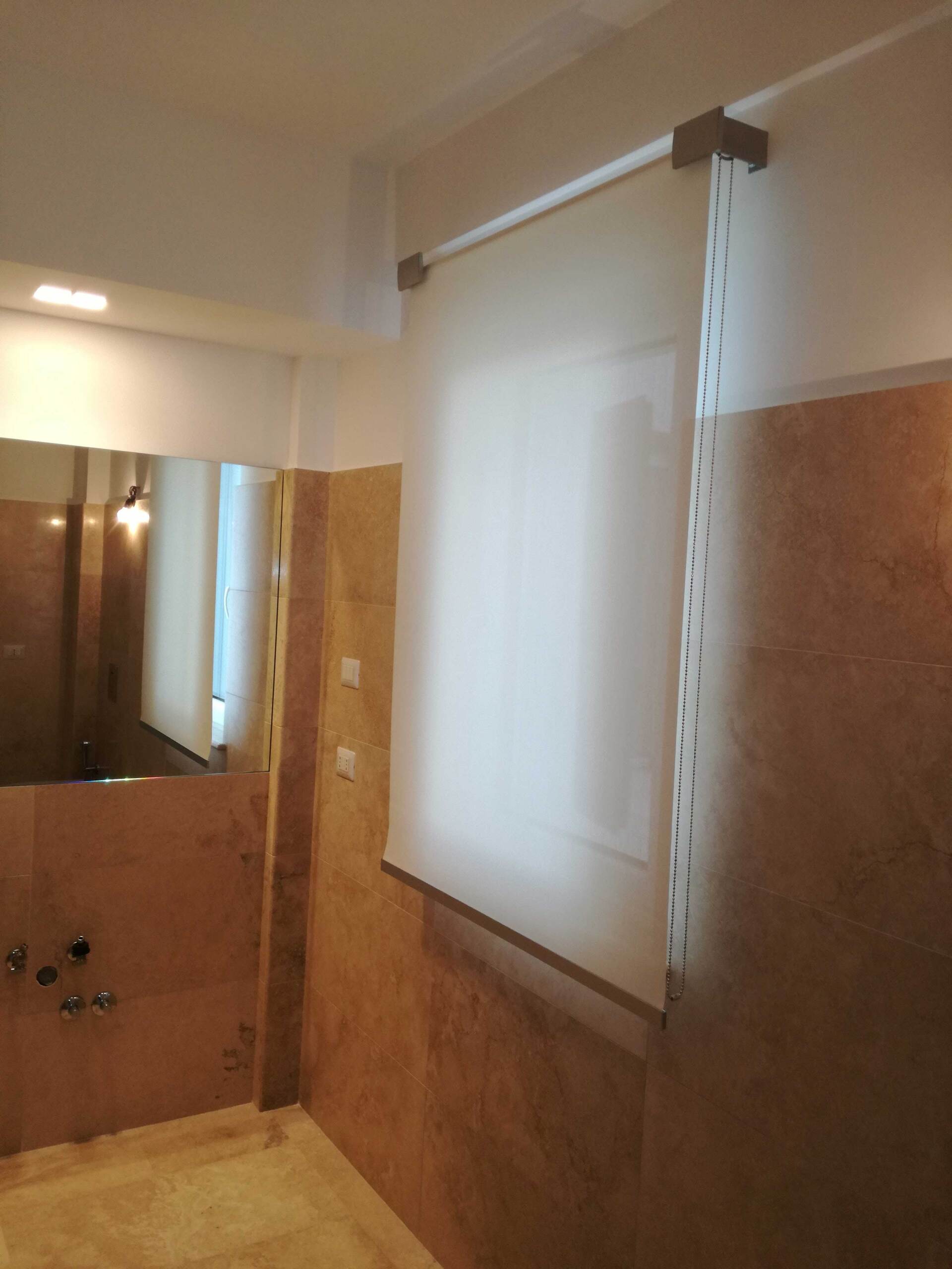 tendaggi interni per zona bagno