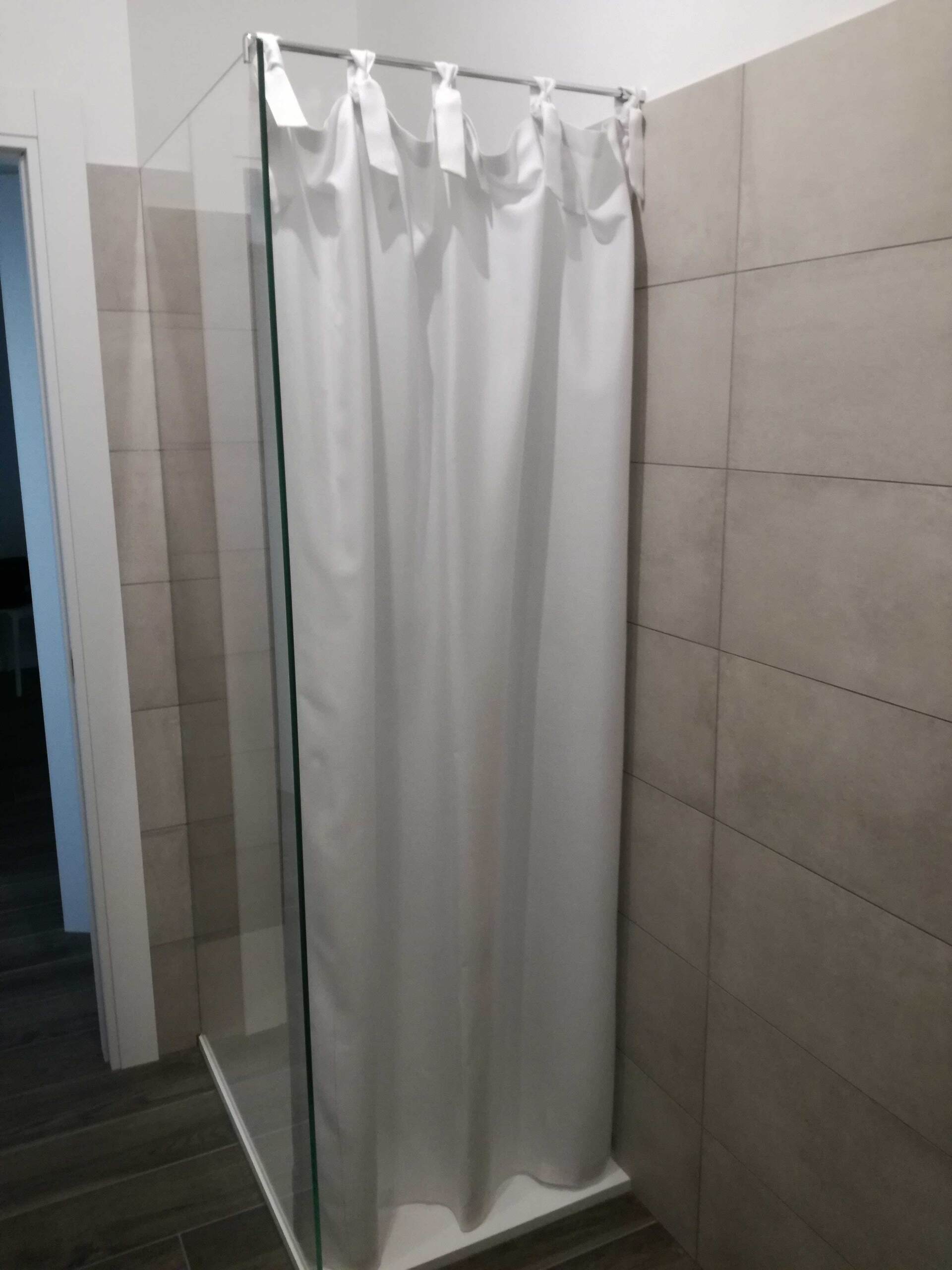 tenda di una doccia