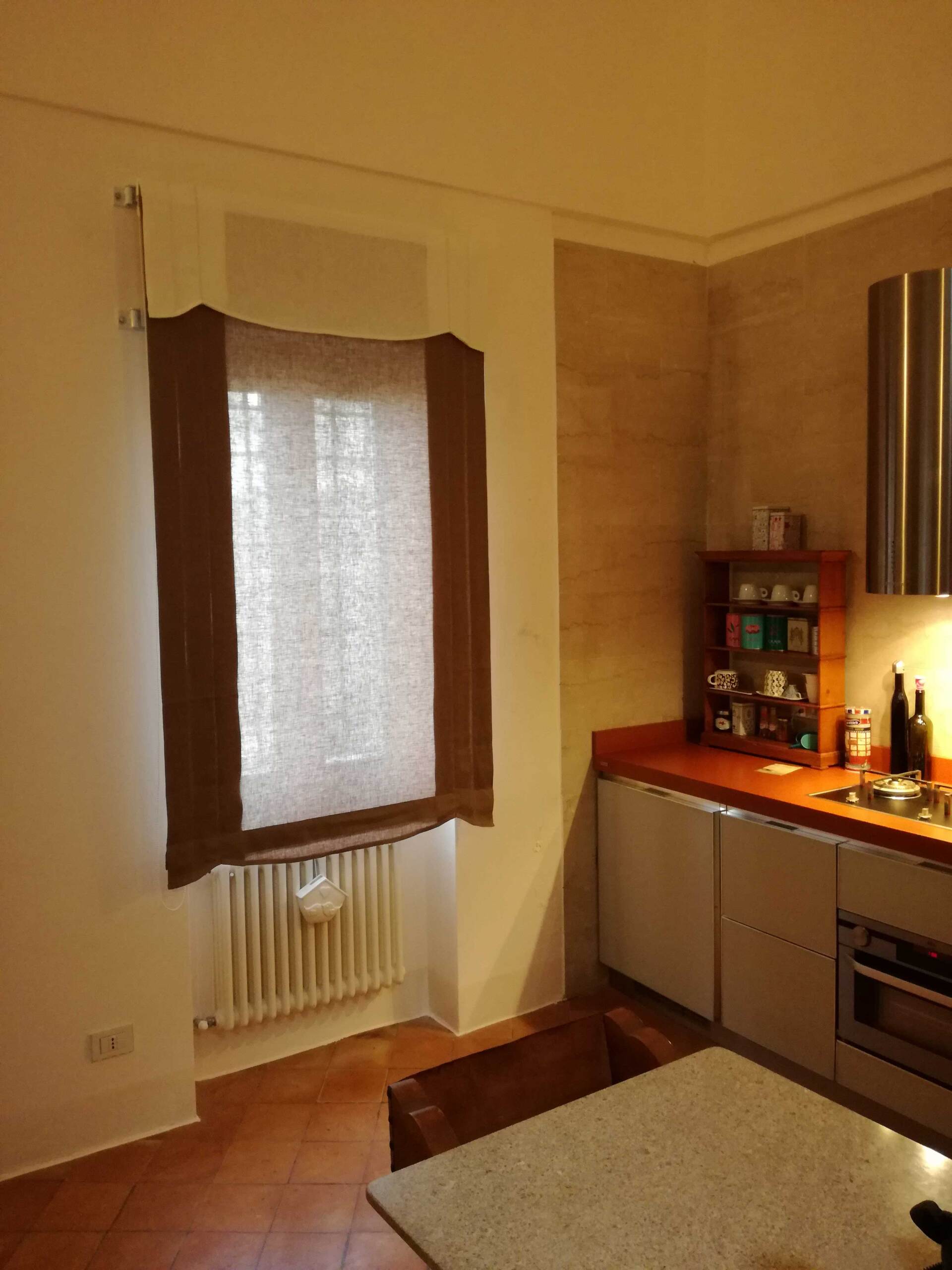 tenda bianca per cucina