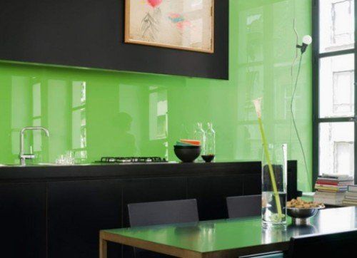 vetrata decorativa verde di un appartamento