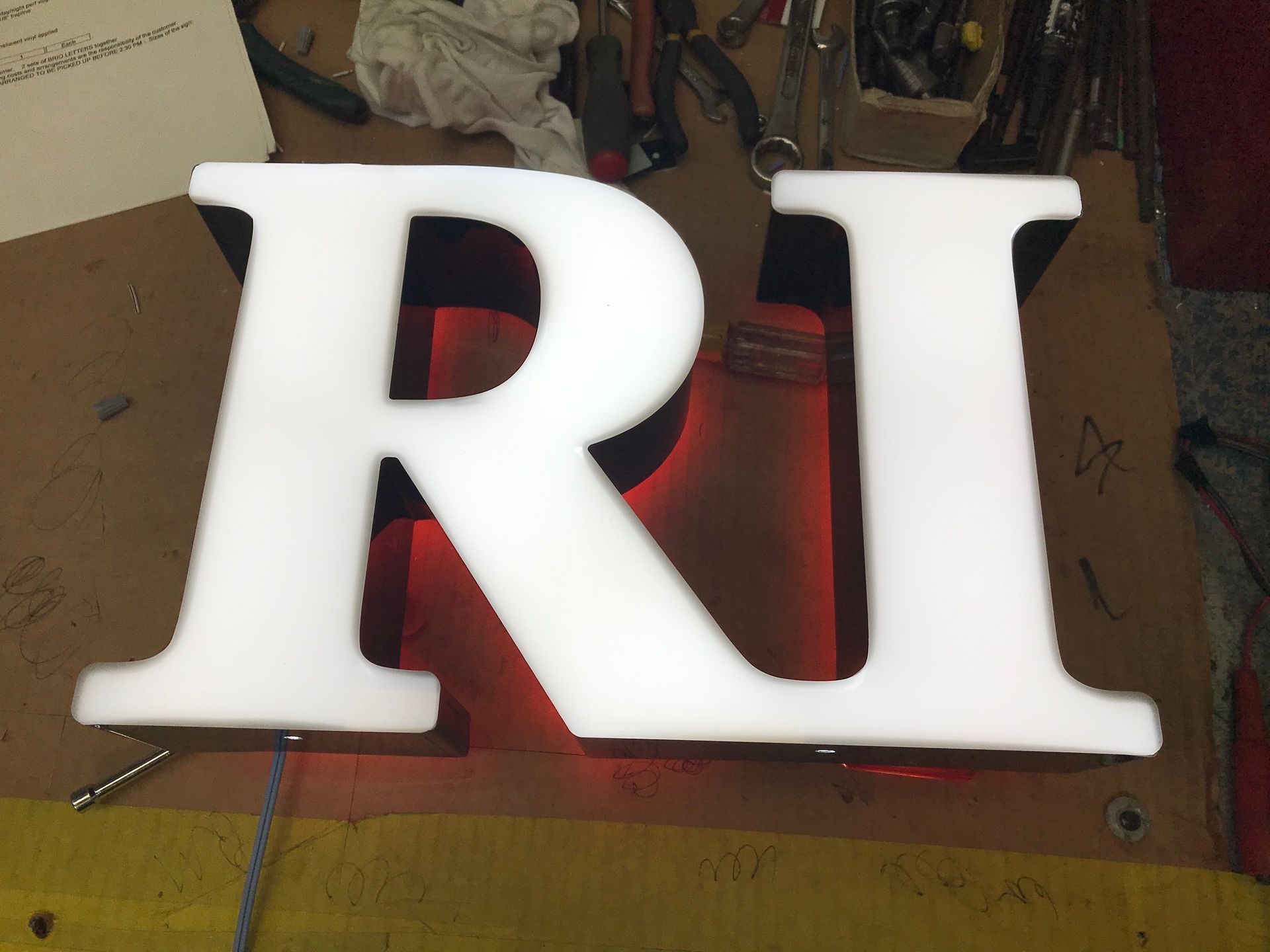A white letter r is sitting on a table