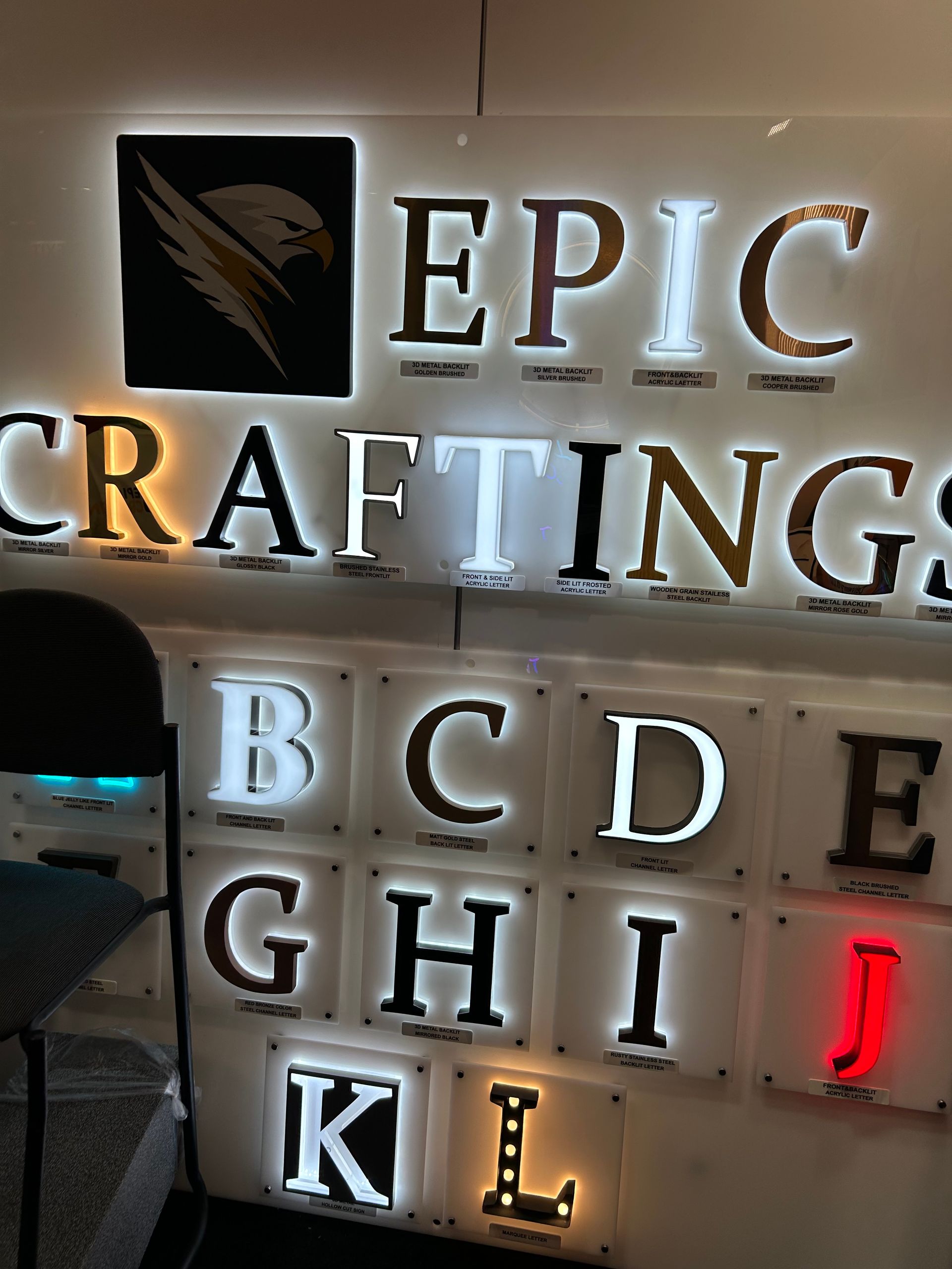 A sign that says epic crafting on it