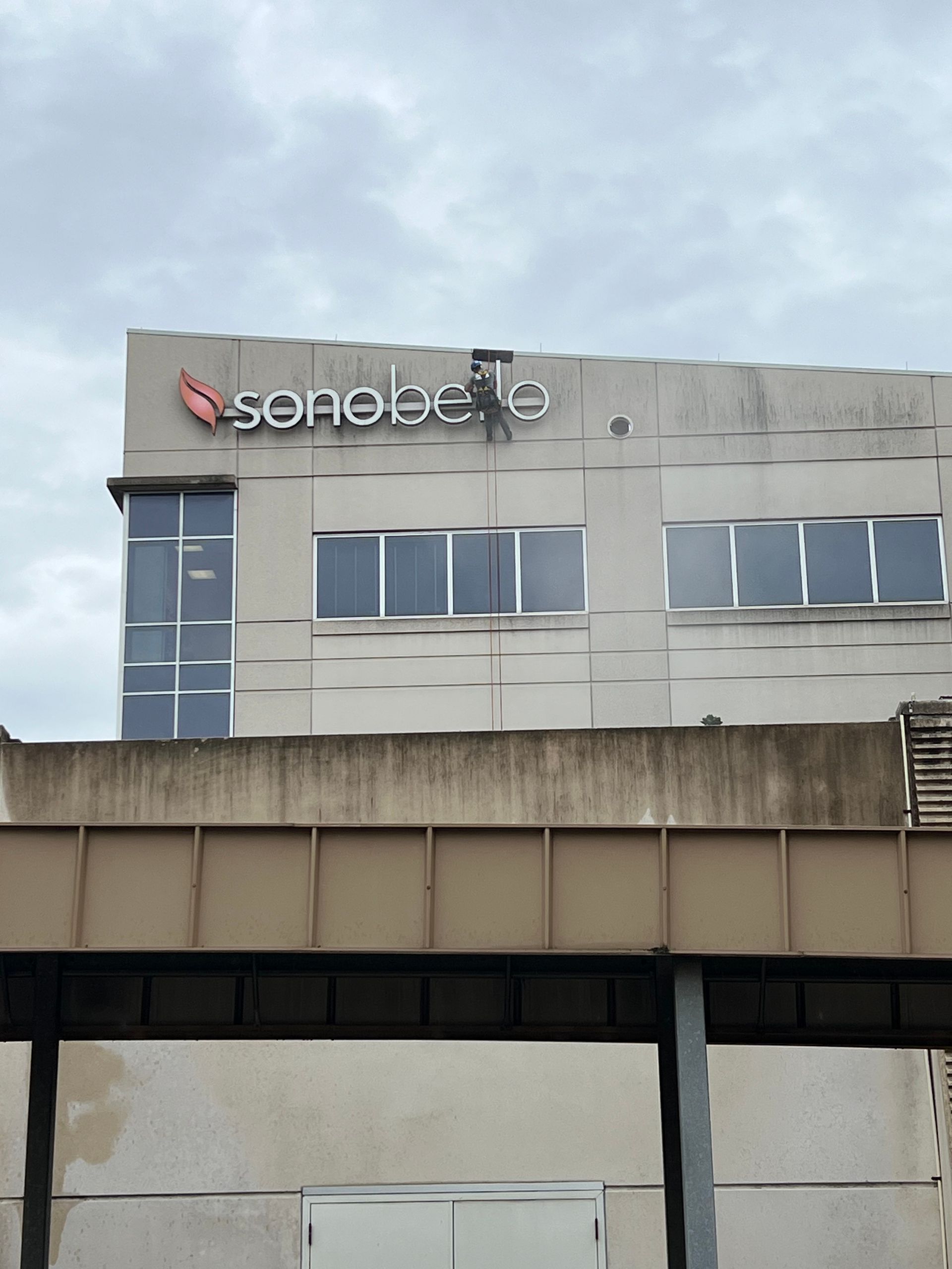 A building with the word sonabelle on it