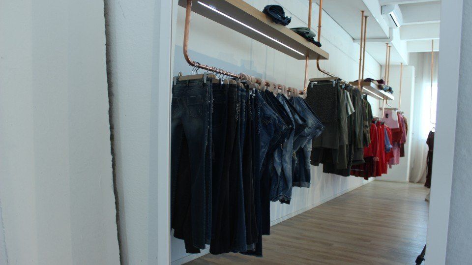 jeans in esposizione