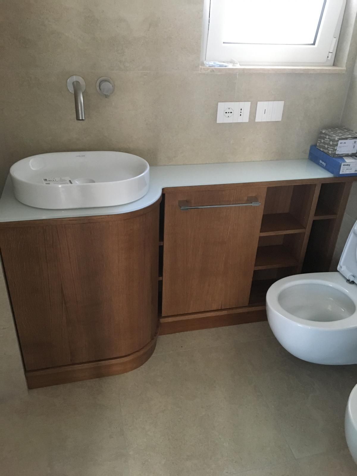 mobile bagno con angolo stondato