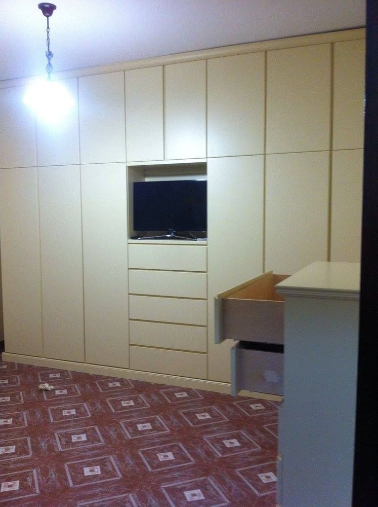 armadiatura a tutta parete