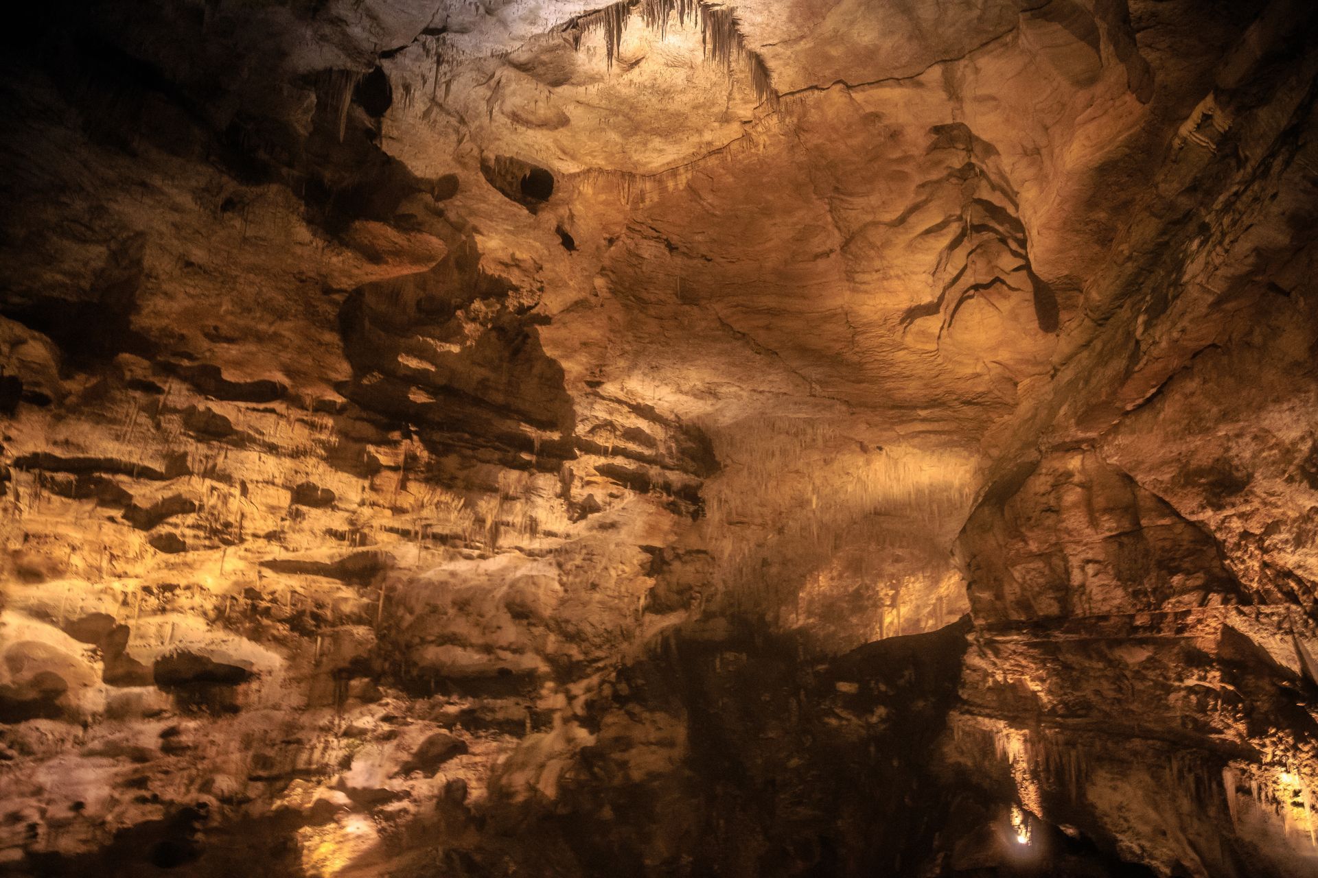 A large cave with a lot of rocks and a ceiling.