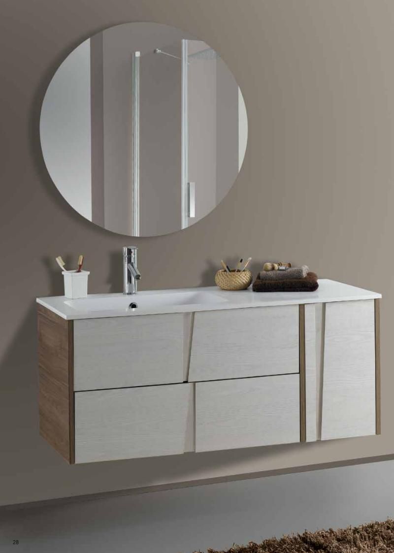 Un bagno con lavabo e specchio rotondo