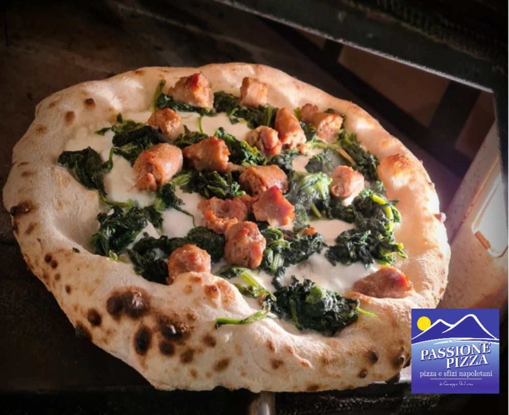 Pizza napoletana salsiccia e friarielli