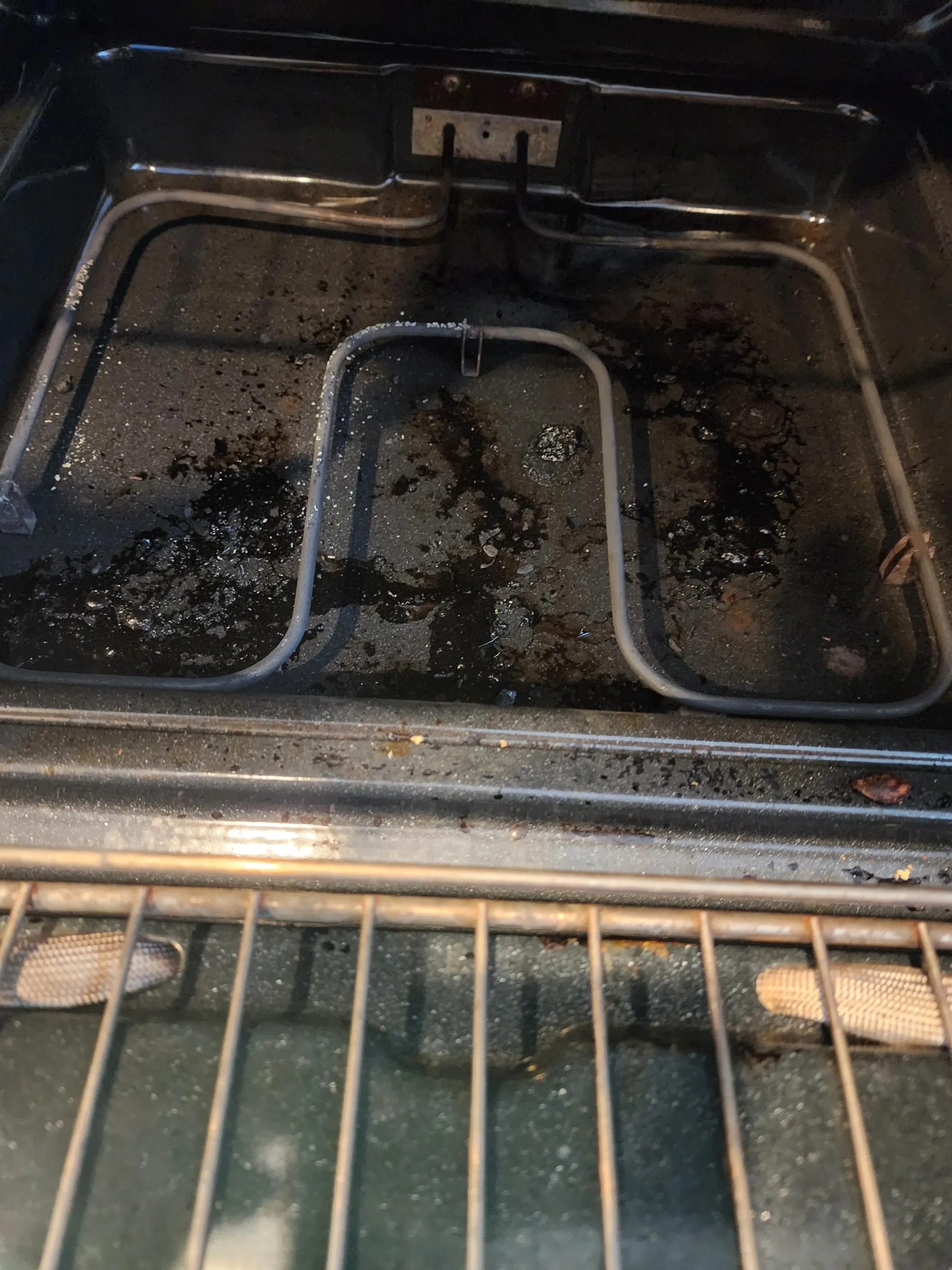 the inside of an oven is very dirty and needs to be cleaned .