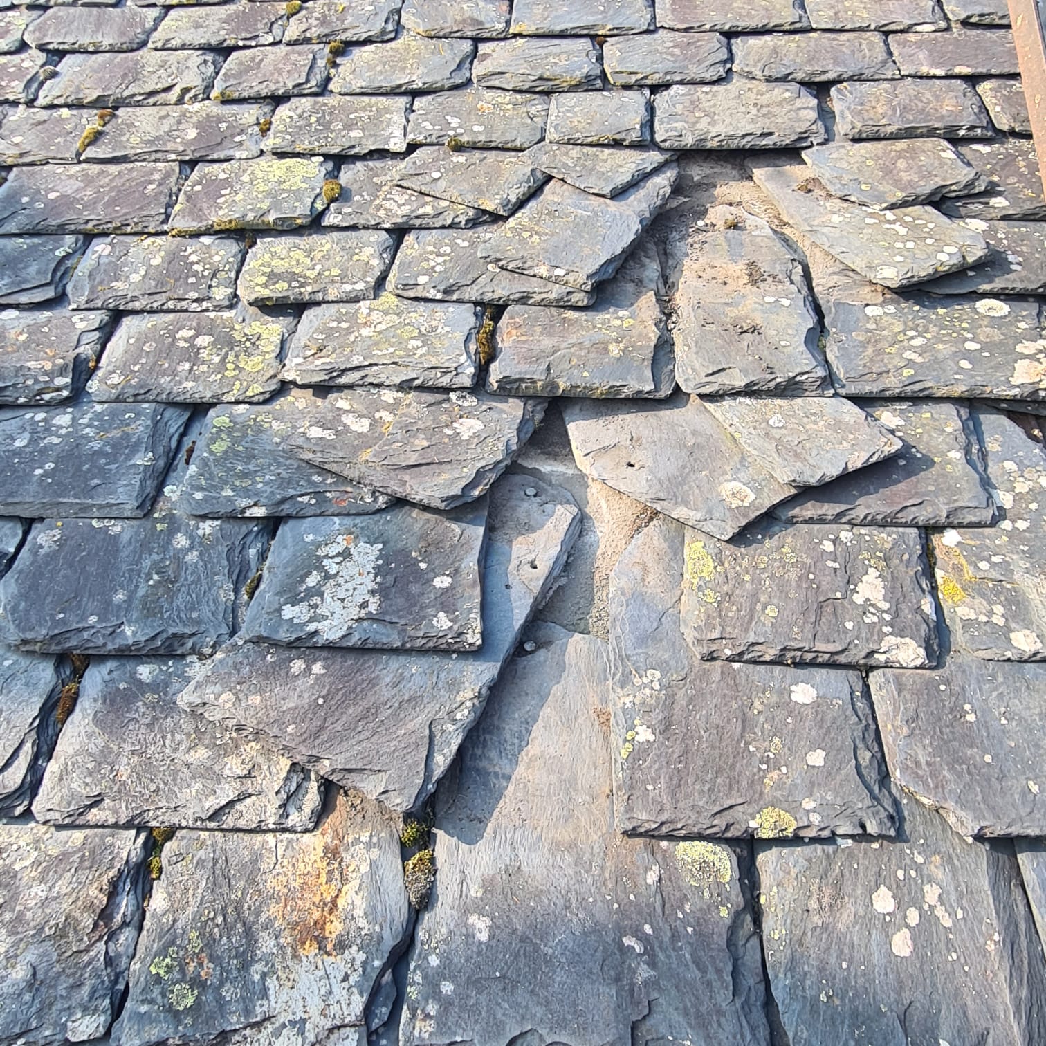 a roof with a lot of slate tiles on it