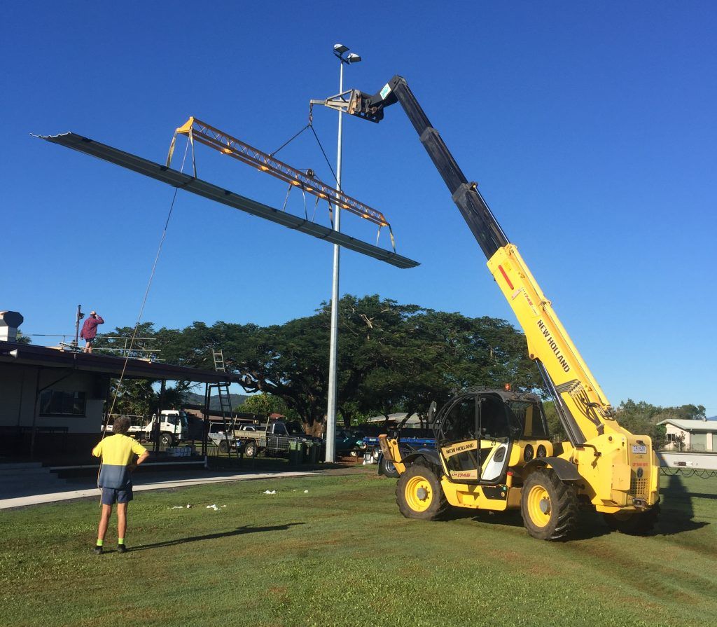 New Holland LM1745 Telescopic Handle 4T — Expert Builders in Innisfail, QLD