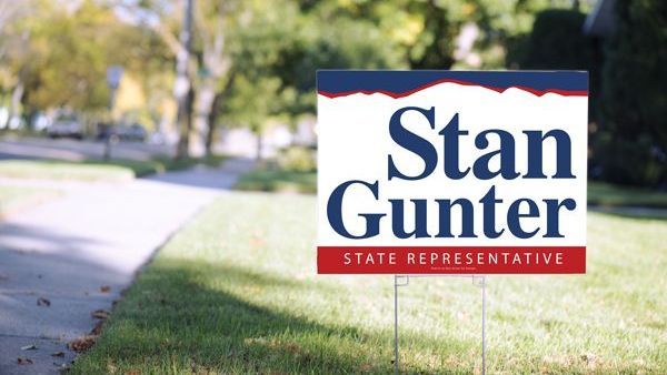 A sign that says stan gunter on it