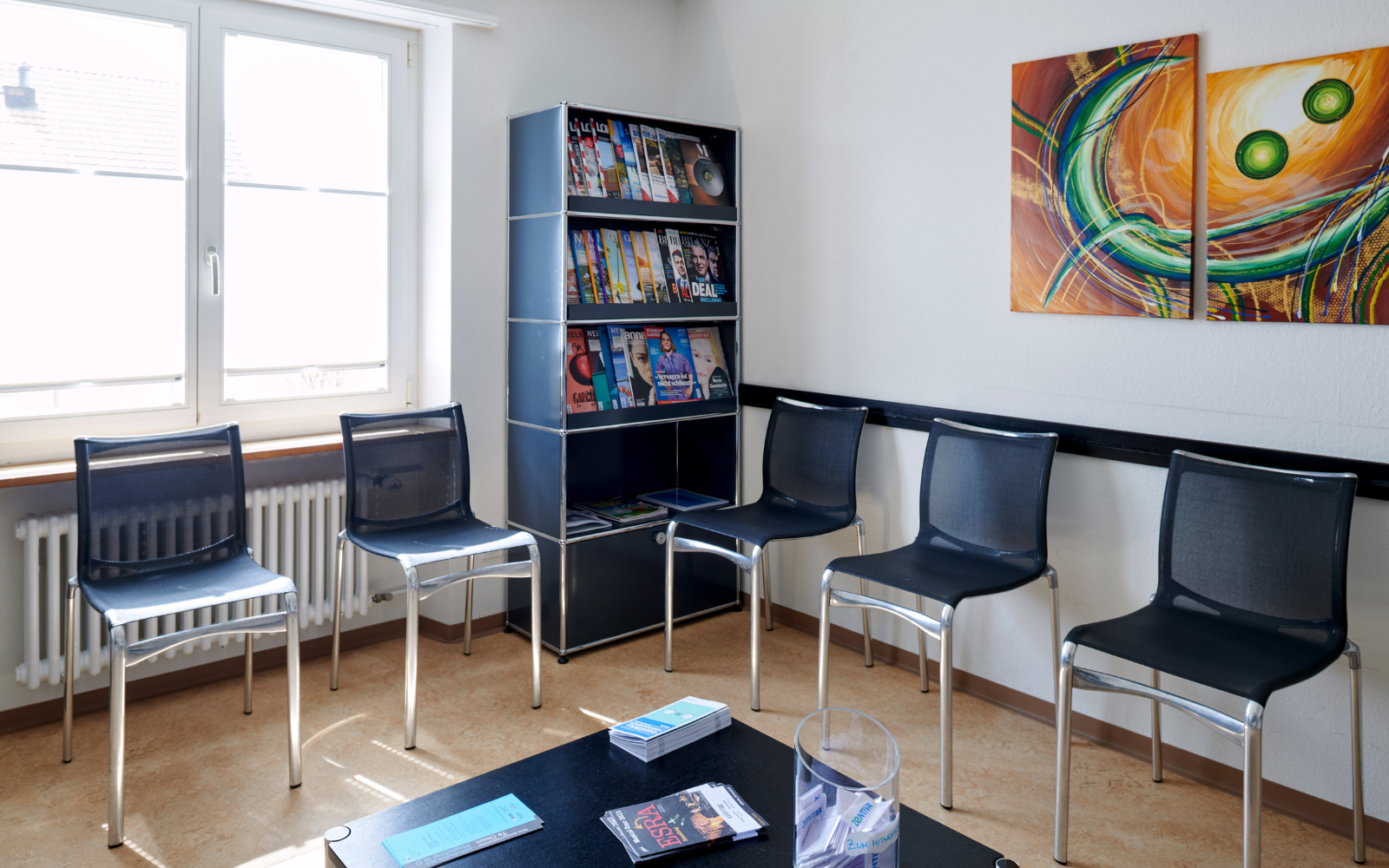 Wartezimmer der Praxis Zürcher in Elgg