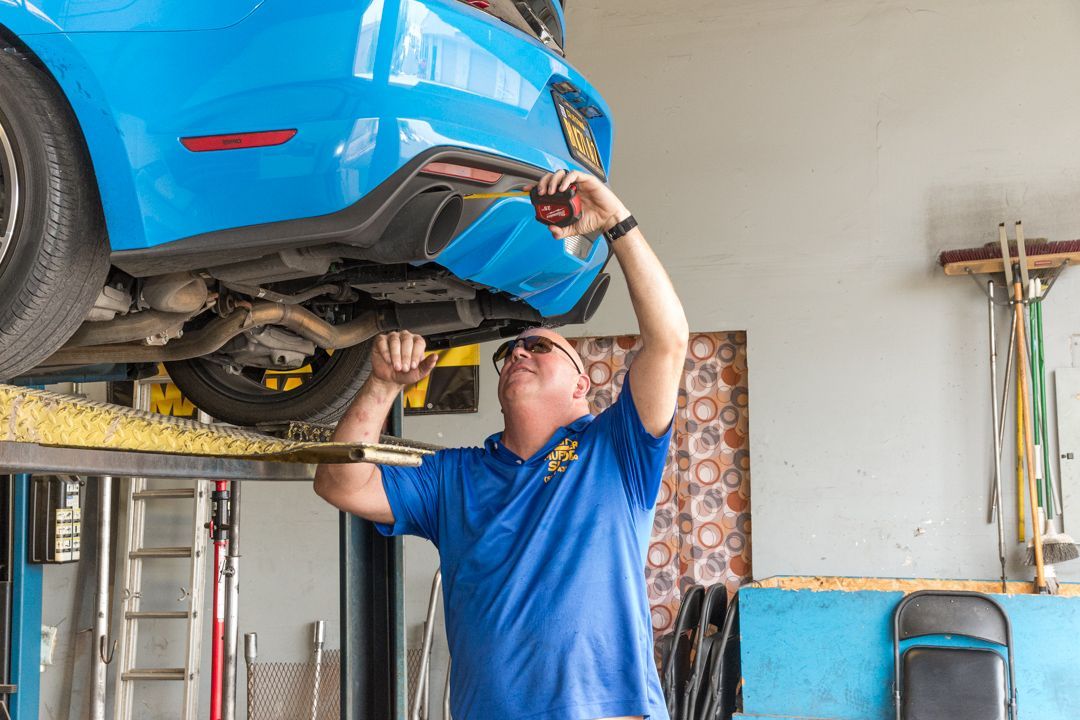 Gary's Muffler Shop interior