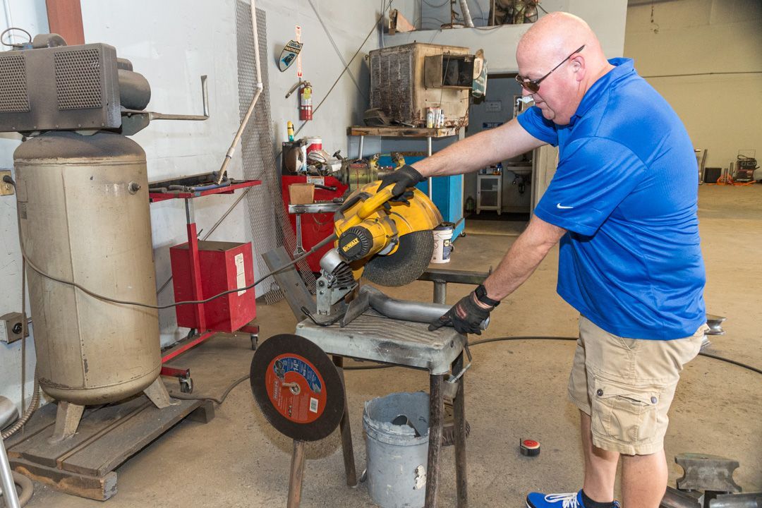 Gary's Muffler Shop interior