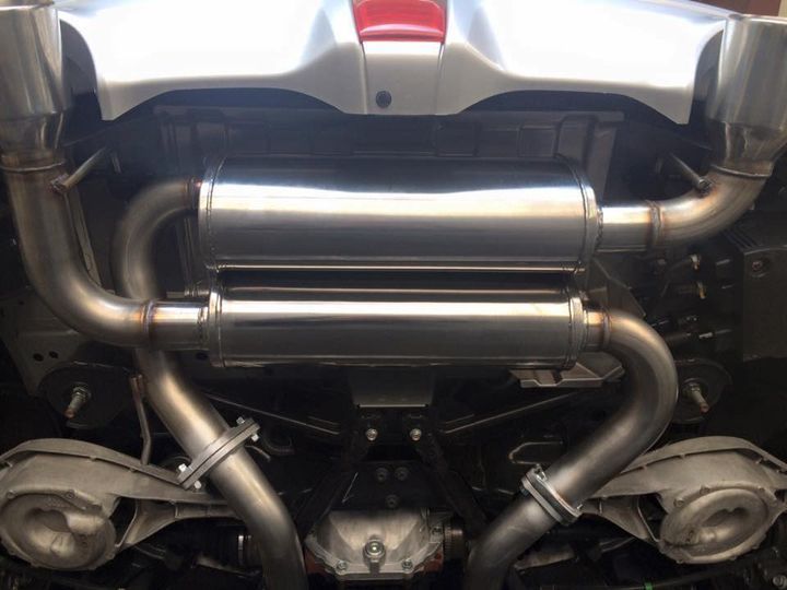 Gary's Muffler Shop interior