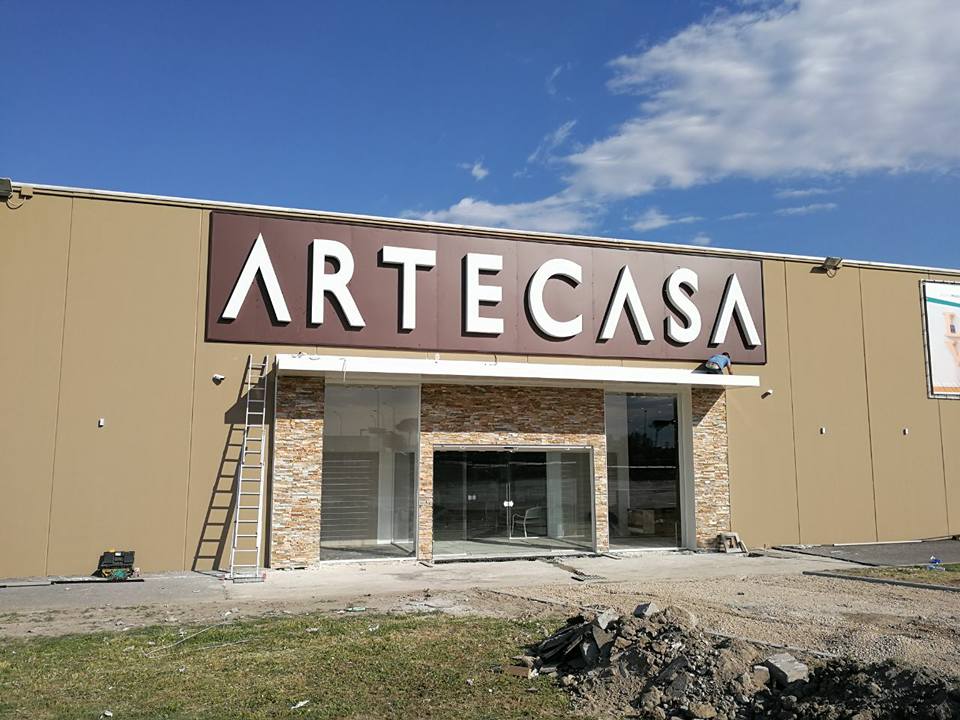 Insegna realizzata per negozio Artecasa