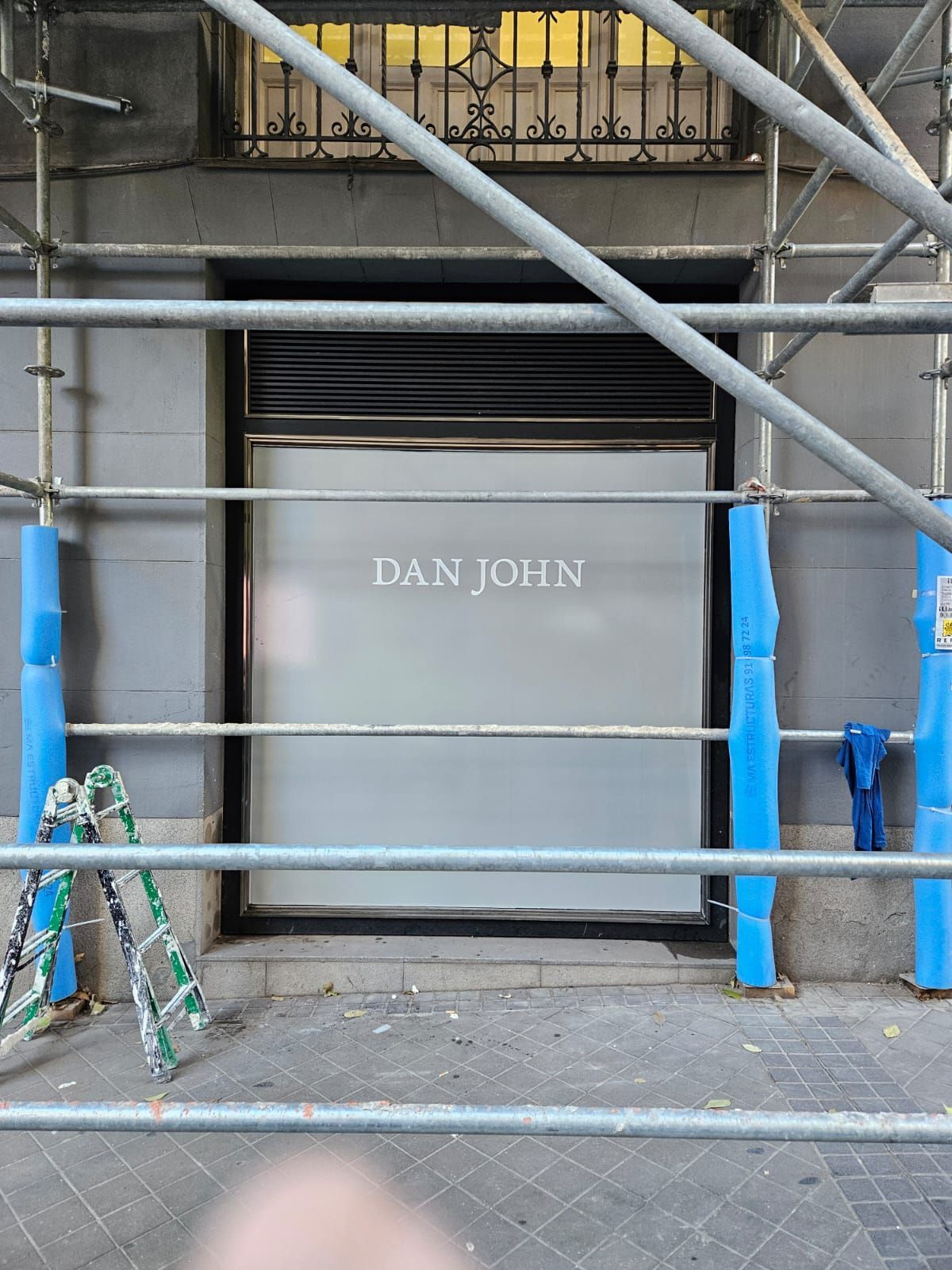 Insegna non luminosa