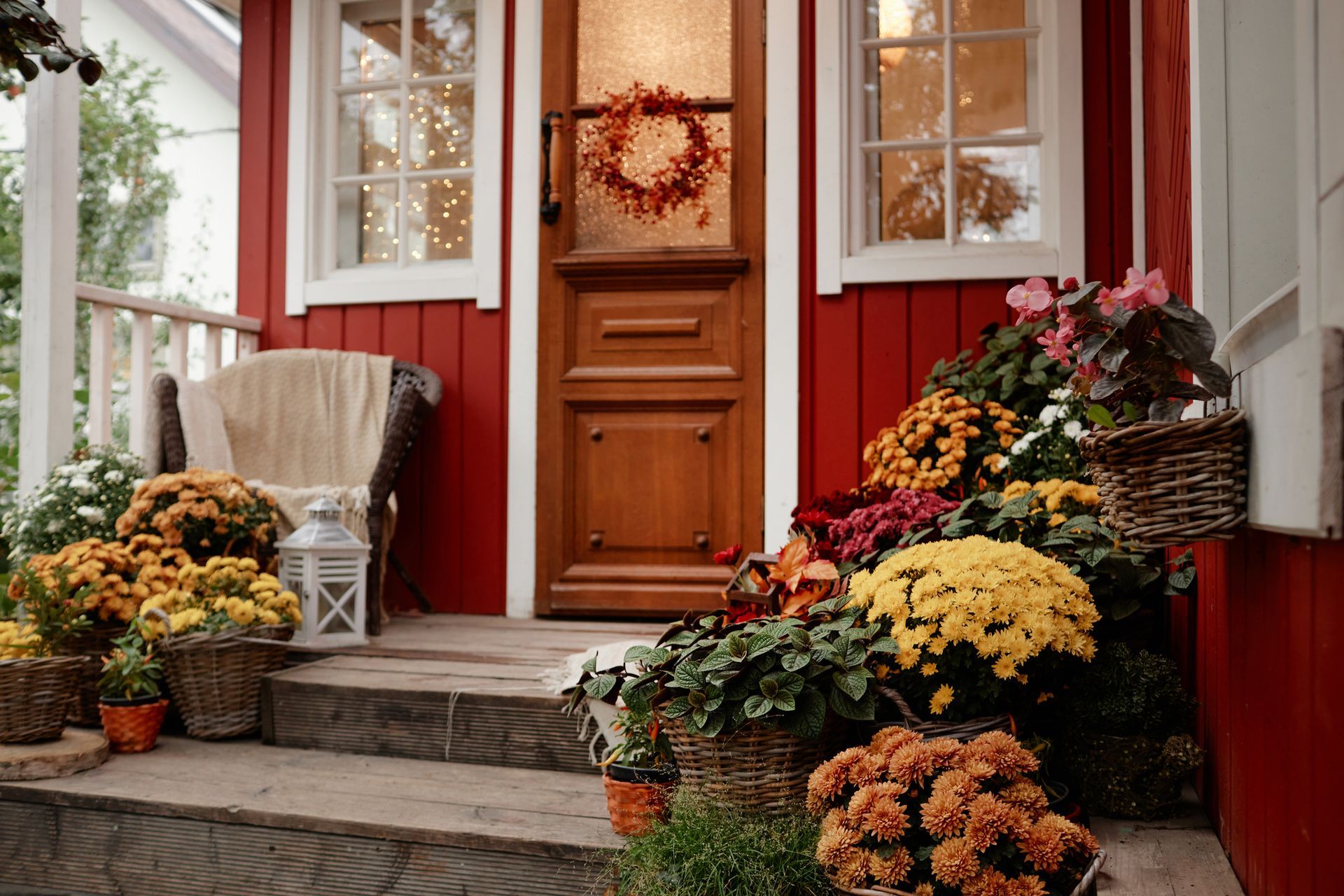Fall Exterior Painting Tips: When Is the Best Time to Paint in Louisville’s Cooler Weather?