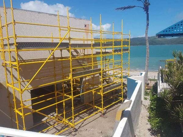 Scaffolding On Beach Home— Airlie Action Scaffolding gallery in Arlie Beach, QLD