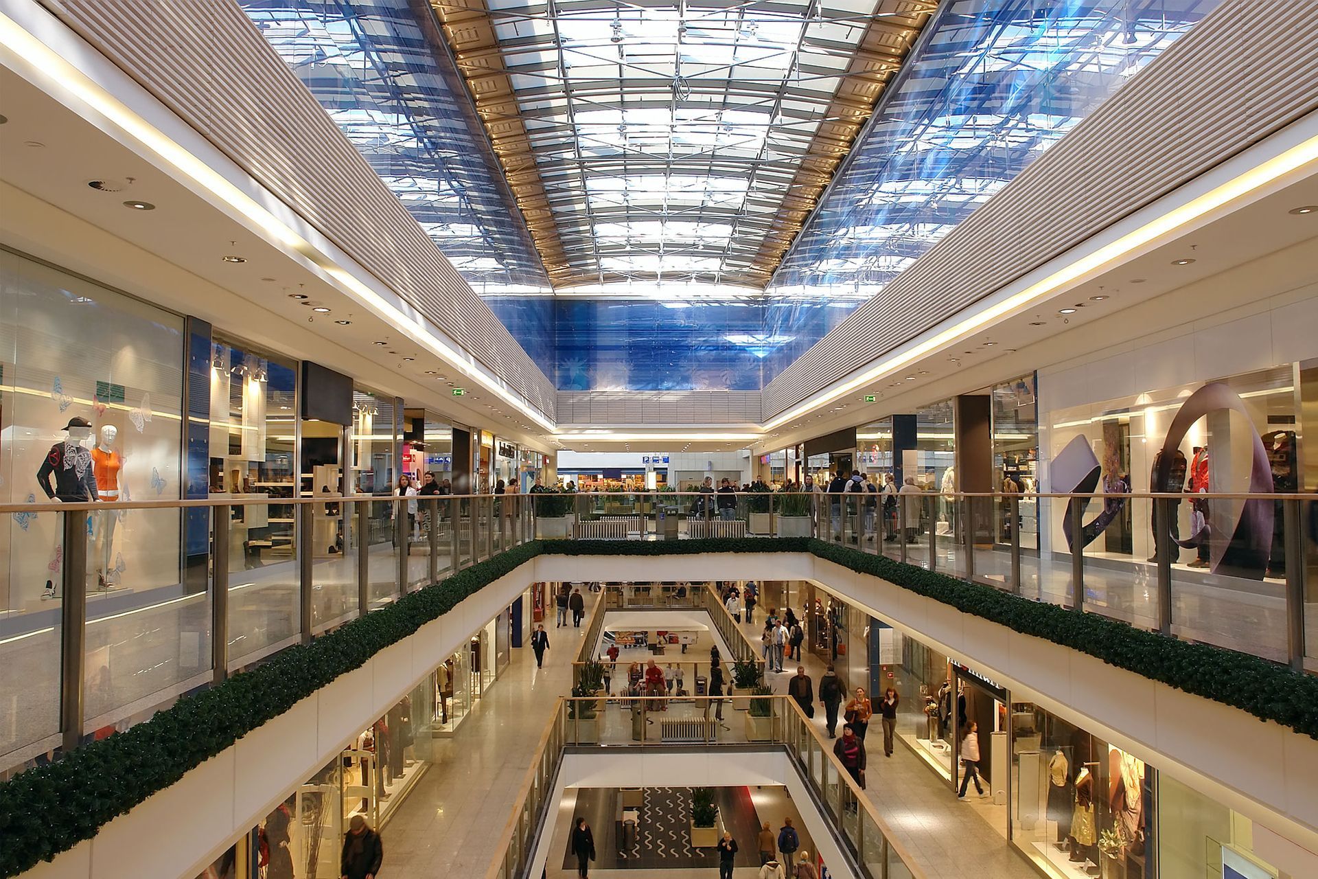 A large shopping mall with a ceiling that looks like a ship.