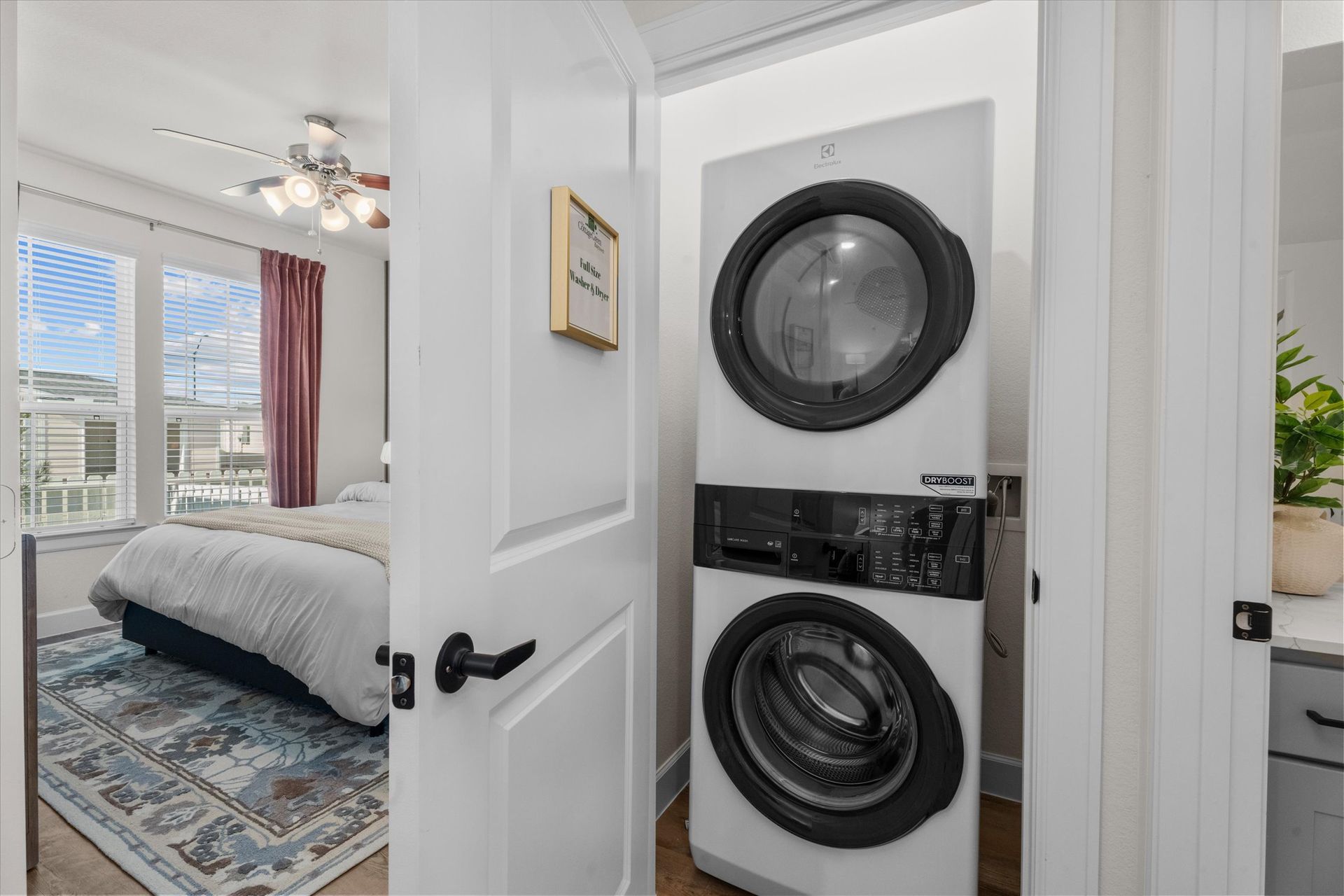 Washer and dryer in Baytown TX rental home