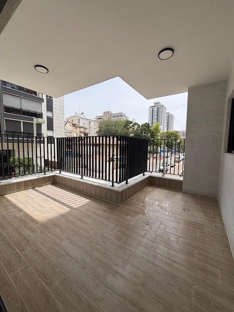 חזון איש 5 חדרים חדשה!!!