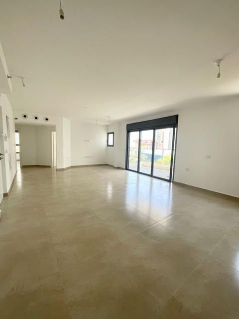 אליהו בן חור 6 חדרים אם המושבות החדשה