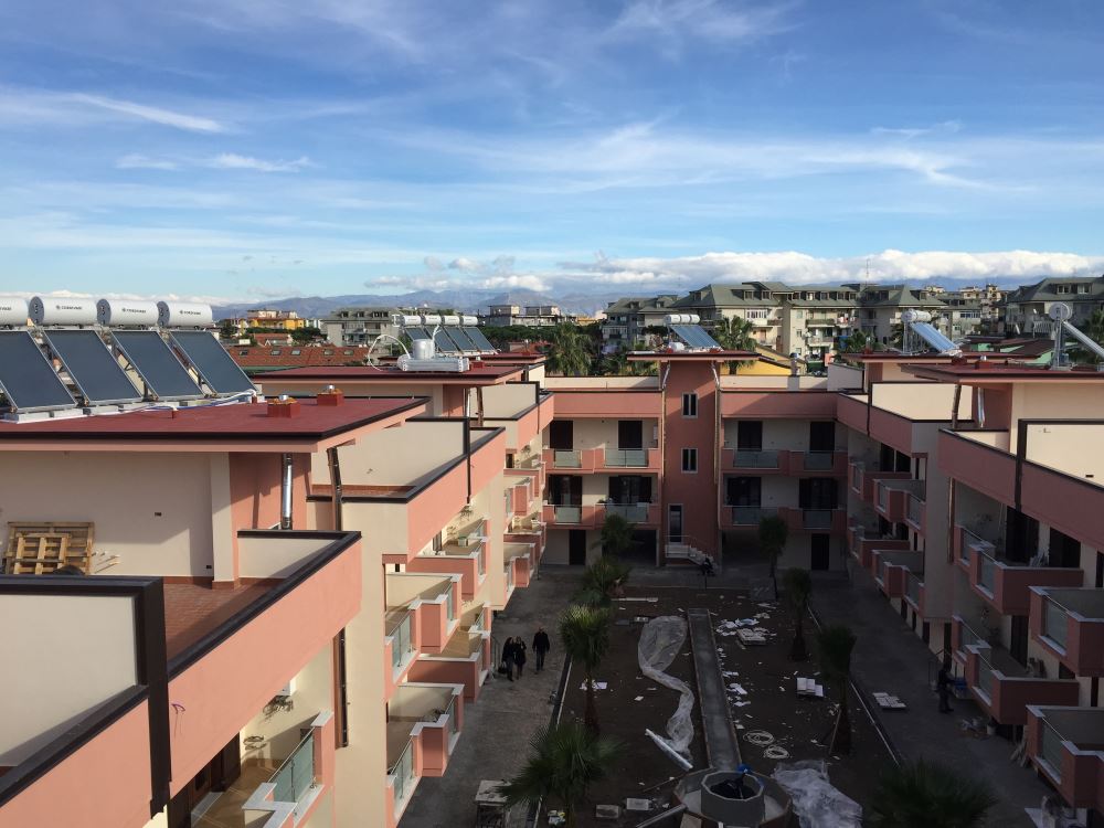 pannelli solari su tetto di condominio 1