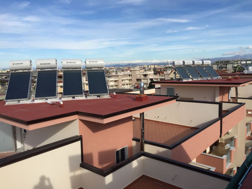 pannelli solari su tetto di condominio 3