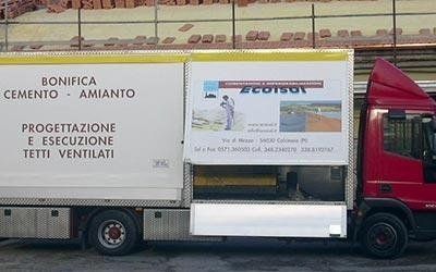 Camion per posa di poliuretano a spruzzo per i tetti a Santa Croce sull’Arno