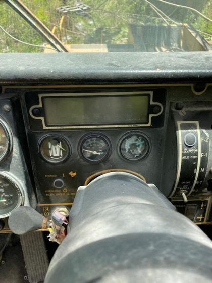 A close up of a dashboard with a digital display that says ' nut ' on it