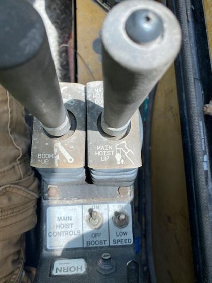 A close up of a machine that says horn on it