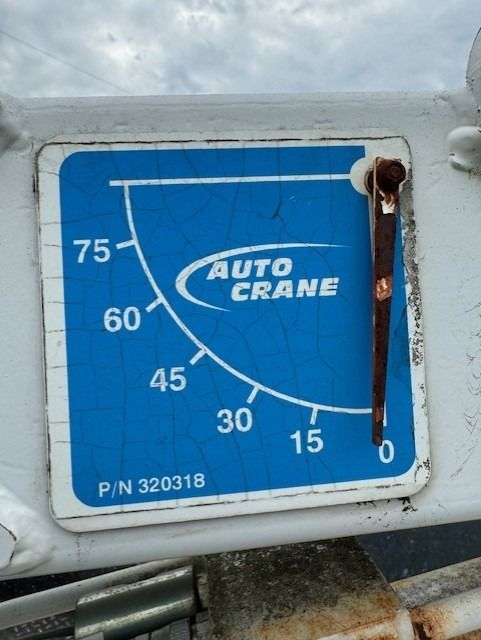 A blue and white sign that says auto crane on it