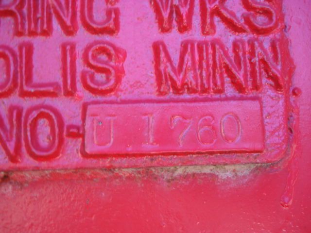 A red sign that says oils minn on it