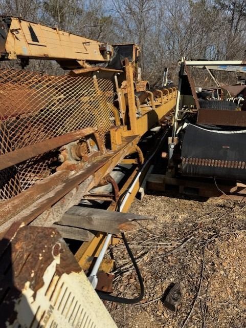 A rusty machine with the letter s on it