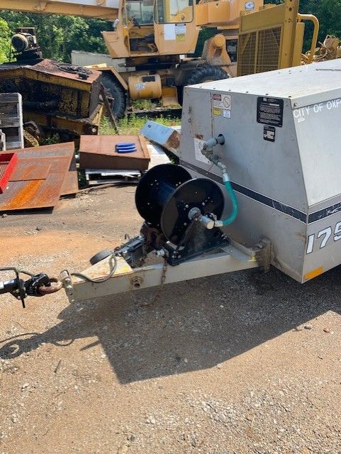 A trailer with the number 175 on it