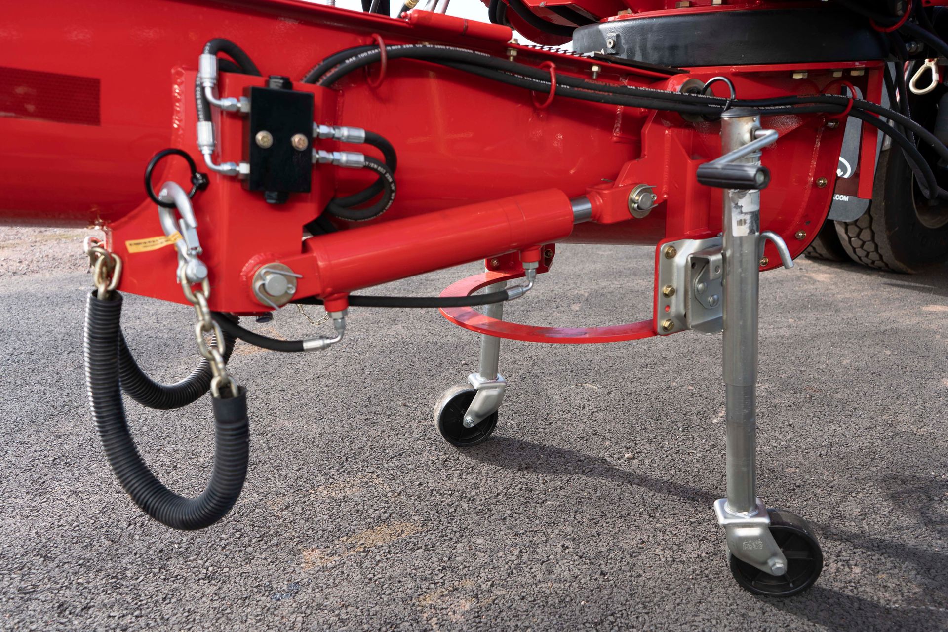 Trout River Industries truck-mounted live bottom auger has Foldable wheels to facilitate removal